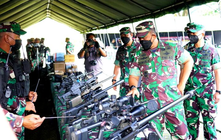 Kasdam III Siliwangi Cek Kesiapan Operasi Satgas Pamtas RI PNG Yonif