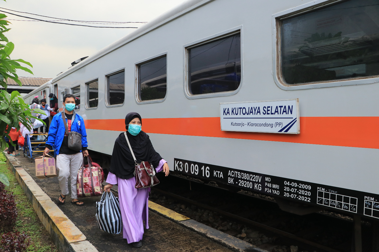 Longsor Sejumlah Perjalanan Kereta Api Terganggu KAPOL ID