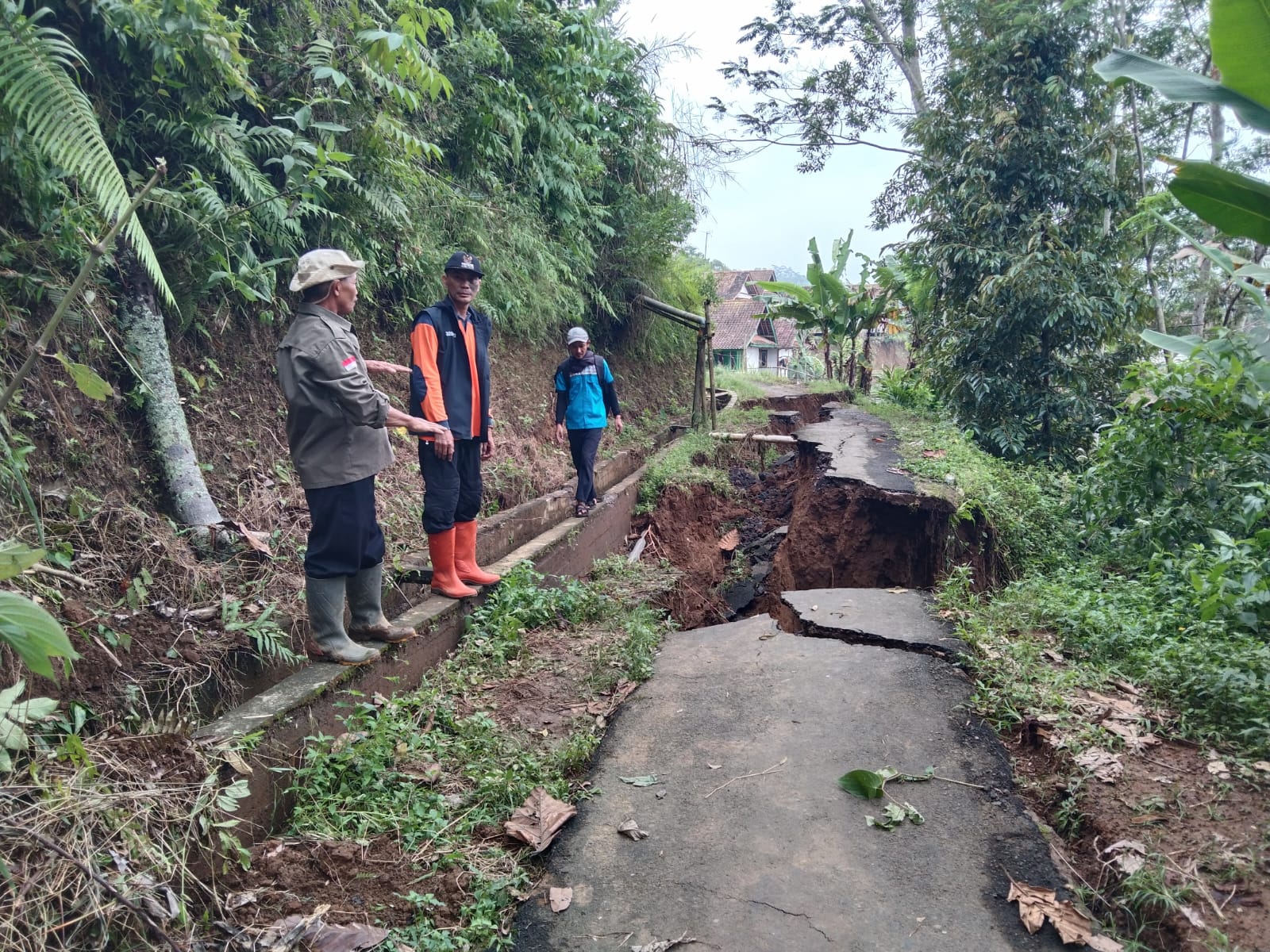 Inilah Dampak Longsor Di Kecamatan Cigalontang Termasuk Kerugiannya