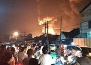 Gudang Plastik Dollar Terbakar