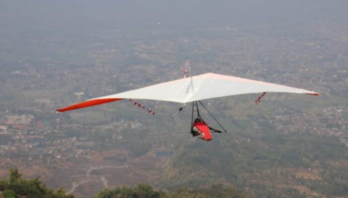 Kibarkan Ribuan Bendera Kejuaraan Paralayang dan Gantole di Garut, Pecahkan Rekor Dunia