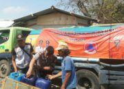 BPBD dan Polres Sumedang Salurkan Air Bersih ke Warga Wado