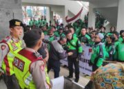 Bos Big Blue Taxi Asal Malaysia, Hina Driver Ojek Online