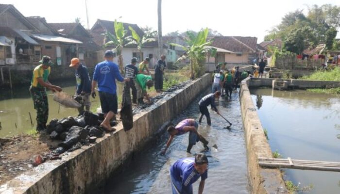 Gotong Royong Bersihkan Sungai, HUT ke–70 Brigif Raider 13/1 Kostrad