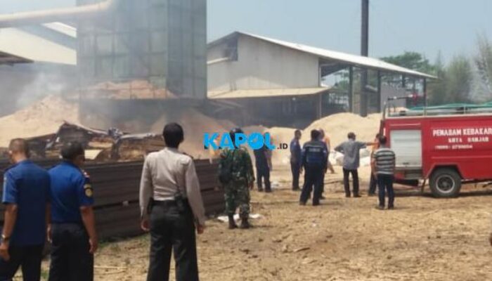 Kebakaran di Pabrik Albasi Karanglayung