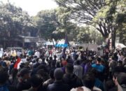 Mahasiswa Fokus pada Tuntutan