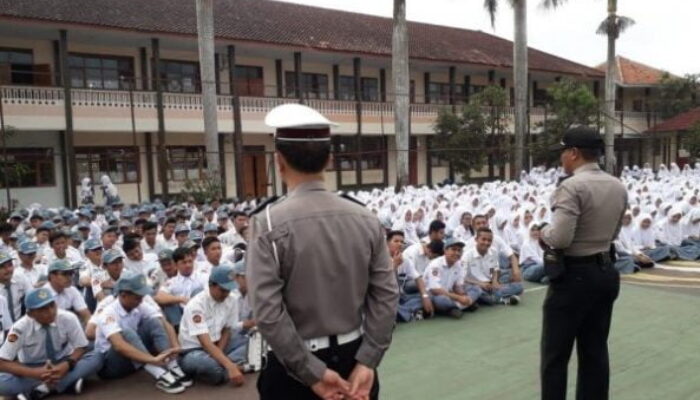Cipkon Jelang Pelantikan Presiden dan Wakil Presiden, Polsek Kunjungi SMA Negeri 1 Ciawi