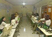 Puluhan Mantan TKI Dilatih Menjahit