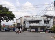 Spanduk Kecaman dan Mosi Tidak Percaya Terpasang di Perempatan Jalan