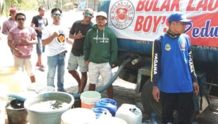Relawan Pemuda Bulak Laut Salurkan Air Bersih ke Warga