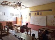 Atap Tiga Ruangan Kelas SDN 02 Cijolang Ambruk, KBM Pindah ke Madrasah