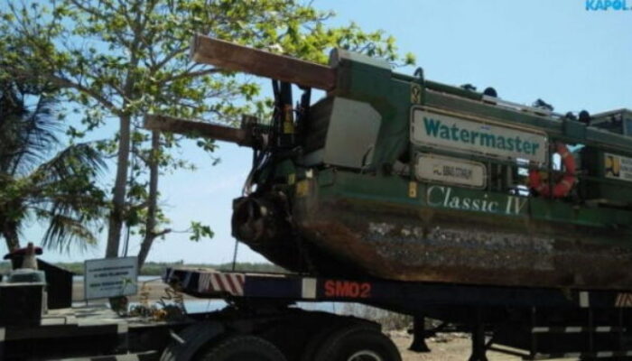 Lumpur Muara Bojongsalawe Disedot