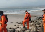 Kapal Terbalik di Santolo, Seorang Nelayan Hilang Tenggelam