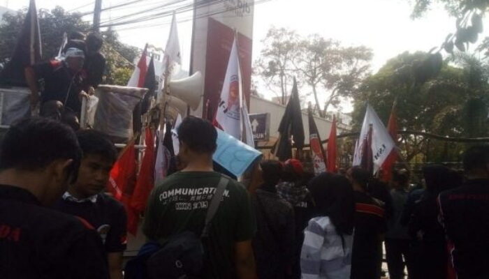 bjb Syariah Didemo, Massa Pemuda : Minta Bebas dari Kepentingan Politik Penguasa