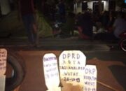 Mahasiswa Beraksi, Pasang Tenda dan Menginap di Halaman DPRD Kota Tasikmalaya