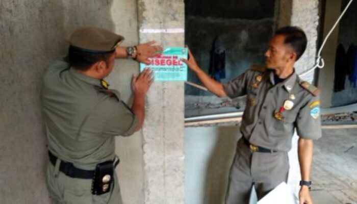 Lagi, Proyek Pemerintah Tak Kantongi IMB Disegel Satpol PP