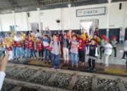 Asyiknya Belajar di Kereta Api