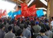 Buruh di Sumedang, Menolak Aturan Ketenagakerjaan yang Bikin Sengsara