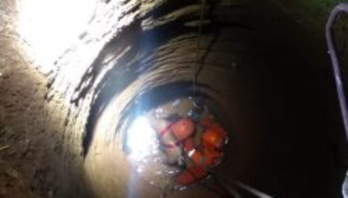 Heroik, BPBD Selamatkan Pria Terjatuh ke Sumur