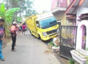 Truk Tabrak Rumah, Satu Meninggal