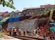 Lima Pekerja Proyek Tertimbun Longsor