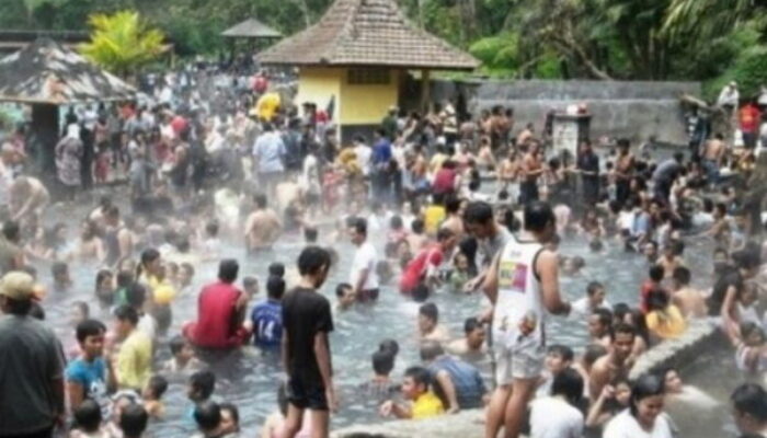 Pemandian Cikundul tak Pernah Sepi