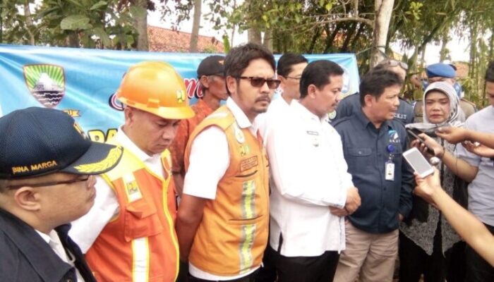 Bupati Sumedang, Lakukan Peletakan Batu Pertama Pembangunan SD Cijolang