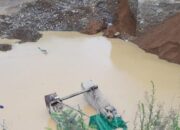 Tanggul Ambrol, Seorang Tewas Tertimbun