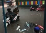 Viral, Hujan Dordar Gelap Motor Hanyut di Tasikmalaya