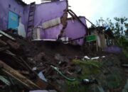 Longsor, Rumah Ambruk di Karangresik