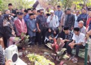 Ahmad Djuwaeni, Guru Sekaligus Orang Tua