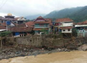Jalan Terputus, 4 Hilang Tertimbun, 12 Meninggal