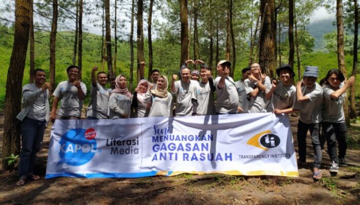 Bersama KAPOL, Transparency Institute Berkemah Literasi Media Antirasuah