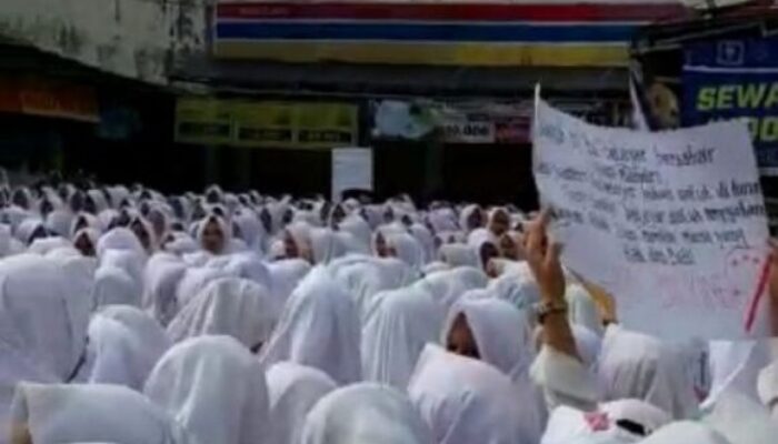 Aksi Santri di Beberapa Titik Imbas Insiden Indomaret