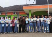 Ultah, Warga Dihadiahi KTP-el