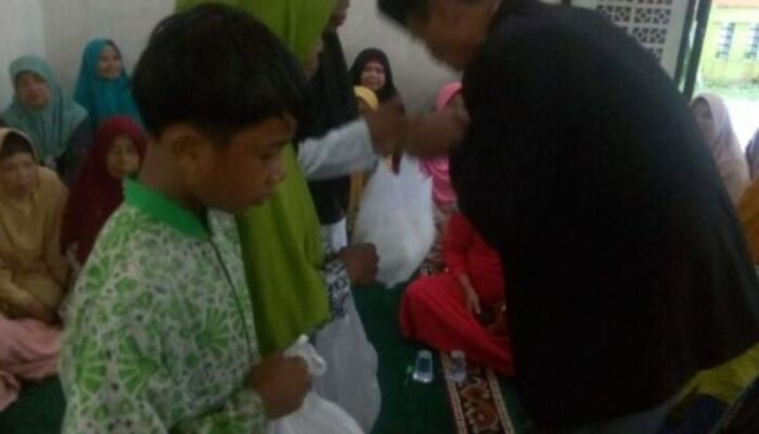 Di Masjid Purbaratu, Usai Subuh Berjamaah Dijamu Makanan