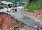 Banjir Lumpur Plus Longsor, Akses Jalan Tak Bisa Dilalui Kendaraan