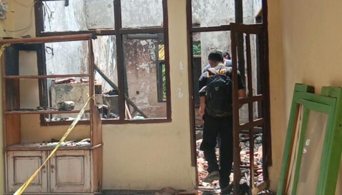Polres Ungkap Cara Pelaku Membakar Kantor Desa Neglasari Jatiwaras