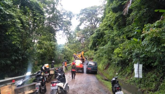 Akses Jalan Sagaranten Terputus