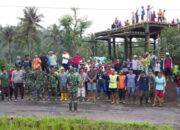Personel Koramil Tanjungkerta dan Warga Bangun Masjid Singgah