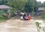 Basarnas Evakuasi Ibu Melahirkan di Karawang