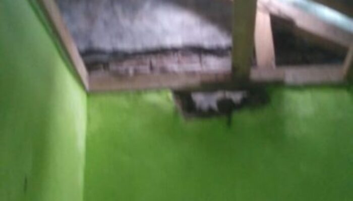 Tersambar Petir, Atap Dua Rumah Terbelah