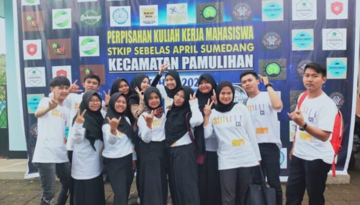 Kemeriahan Perpisahan Kuliah Kerja Mahasiswa di Kecamatan Pamulihan