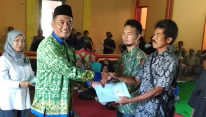 1.200 Warga Purwaharja Terima Sertifikat Tanah