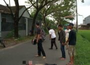 Tertimpa Ranting Pohon, Seorang Warga Terkapar di Jalan Purbaratu
