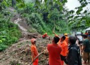 Jalan Antarkelurahan di Kawalu Tertimbun Longsor, BPBD Tunggu Alat Berat