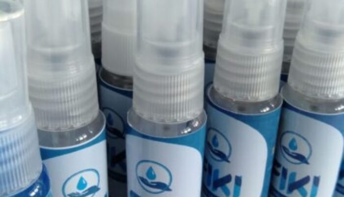 Bantu Warga, Stikes Mucis Buat Hand Sanitizer