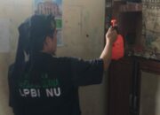 Kobong Santri Pesantren Al Mahmud Disemprot Disinfektan