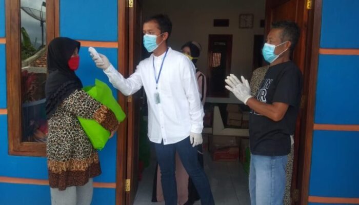 Dermawan Warga Cigendel, Bagikan Sembako Senilai 30 Juta