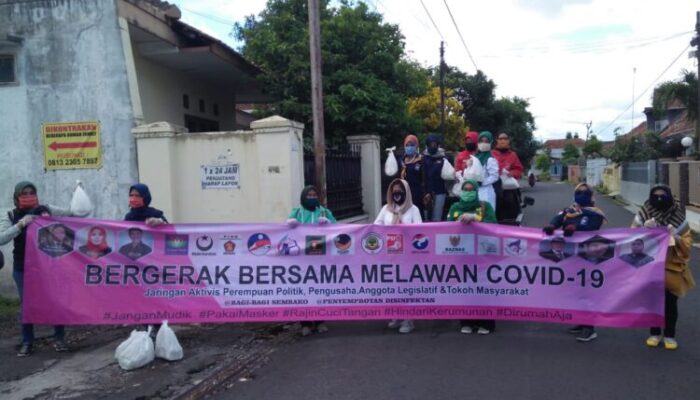 Lintas Partai-Pengusaha Kota Tasik Bagikan Sembako